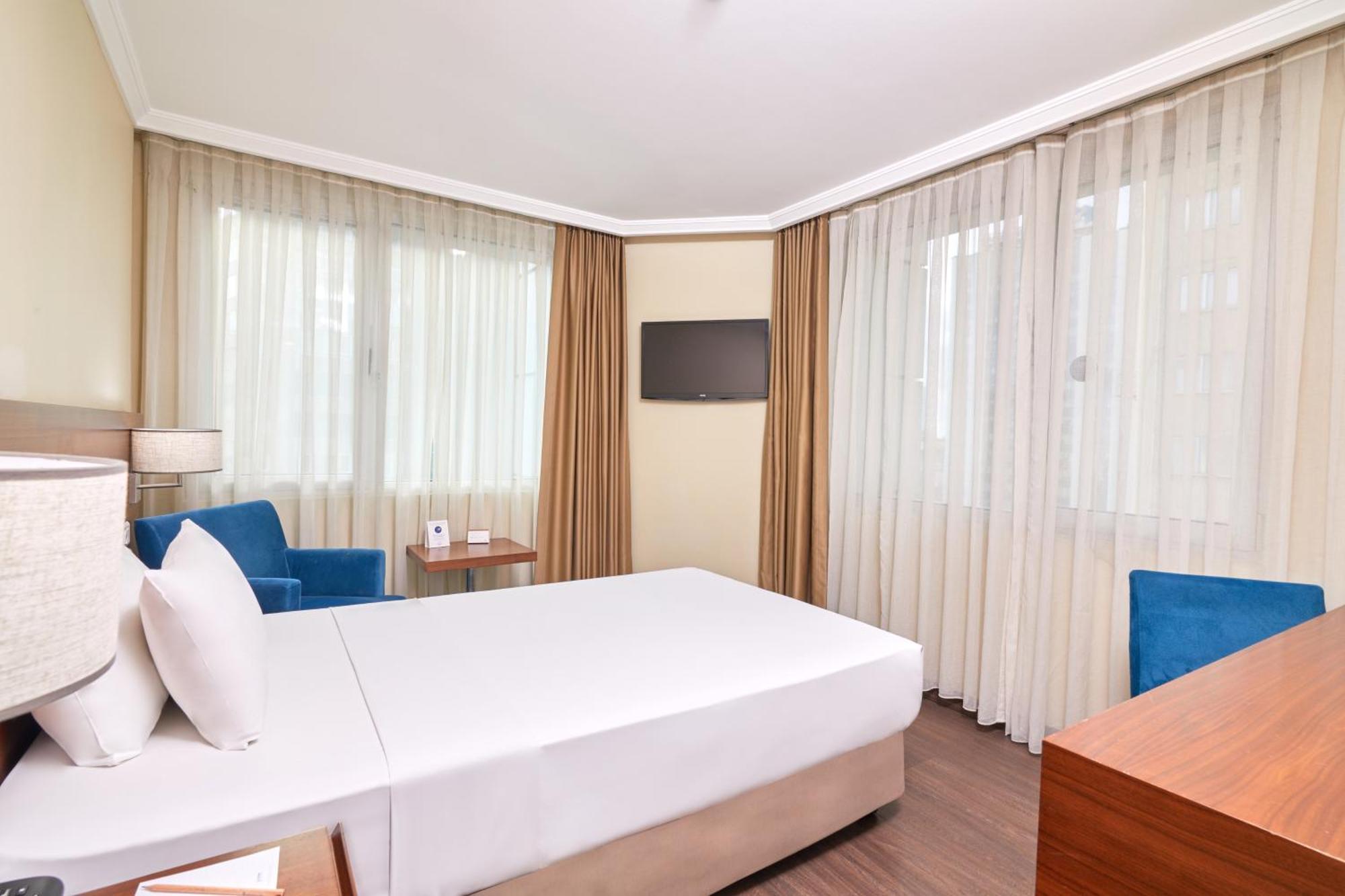 ホテル デデマン イスタンブール 部屋 写真 A room at the hotel